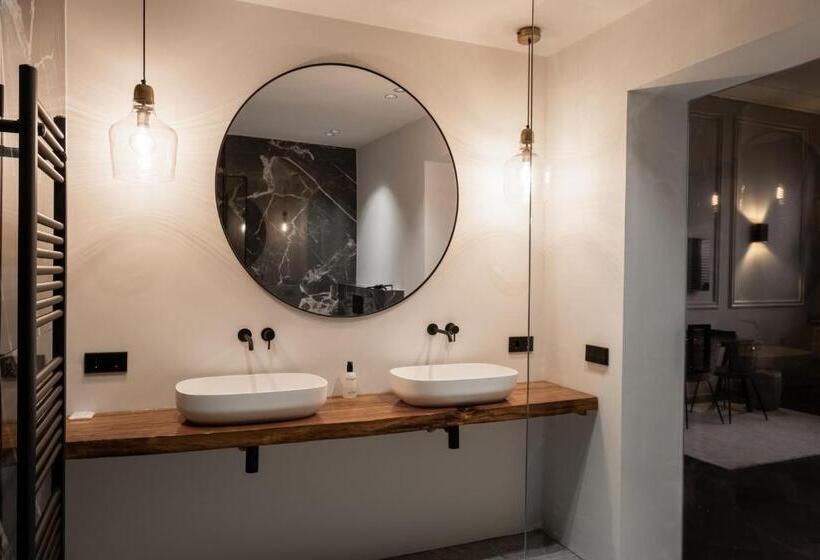 اتاق لوکس با تخت بزرگ, Boutique Hotel Huys Oud Teylingen