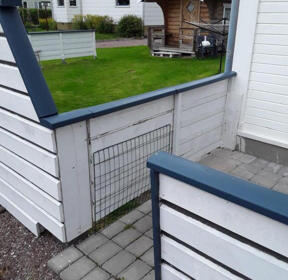 Номер Basic, Knihsgården