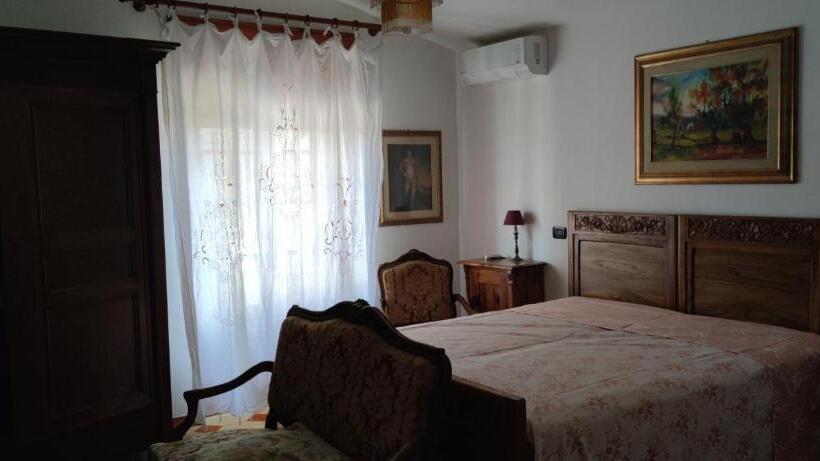 Стандартный внешний трехместный номер с ванной комнатой, Stanze Di Campagna