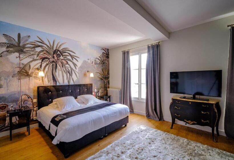 اتاق لوکس با تخت بزرگ, Aux Marquises