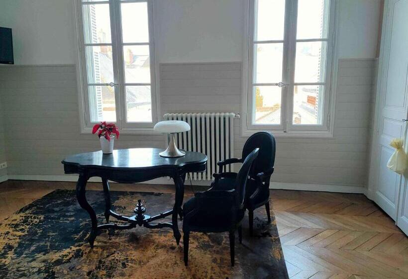 اتاق لوکس, Aux Marquises