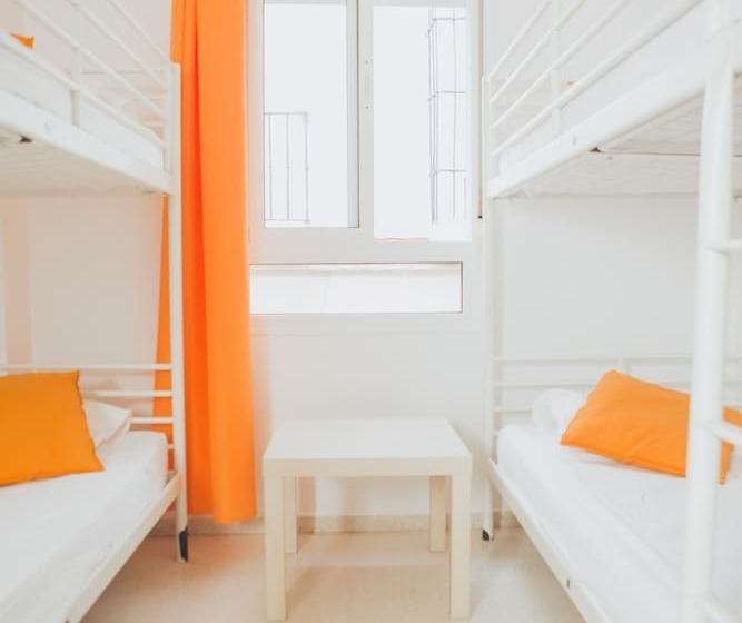اتاق استاندارد سه تخته با سرویس بهداشتی مشترک, Cádiz Inn Hostel