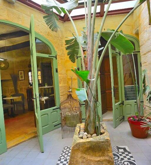 اتاق لوکس یک تخته, The Burrow Guest House