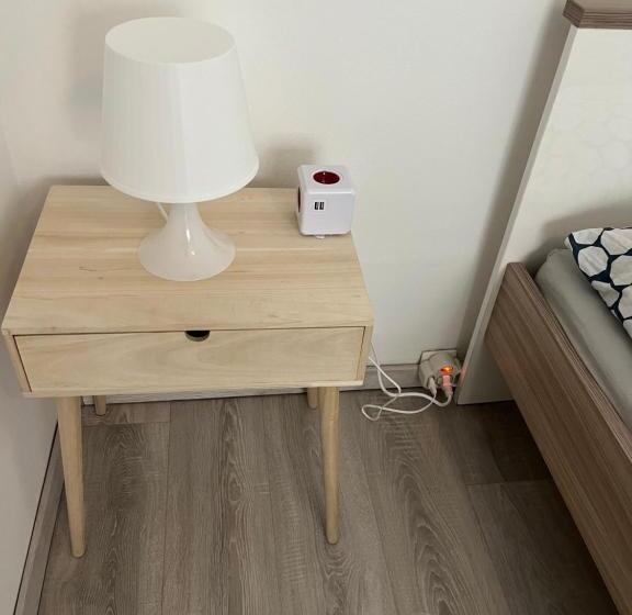 اتاق استاندارد با سرویس بهداشتی مشترک, Hostel Piran