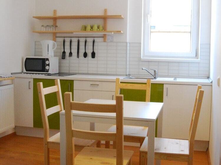 اتاق استاندارد چهار تخته, Patio Hostel