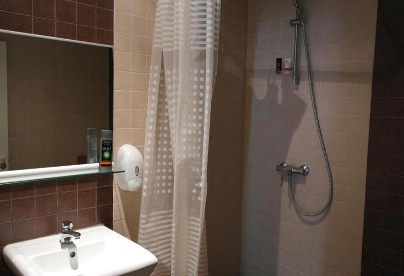اتاق استاندارد سه نفره, Zinc Old Town  Hostel