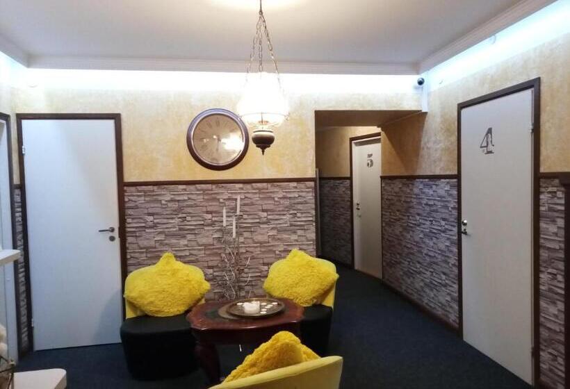 اتاق استاندارد چهار تخته, Zinc Old Town  Hostel