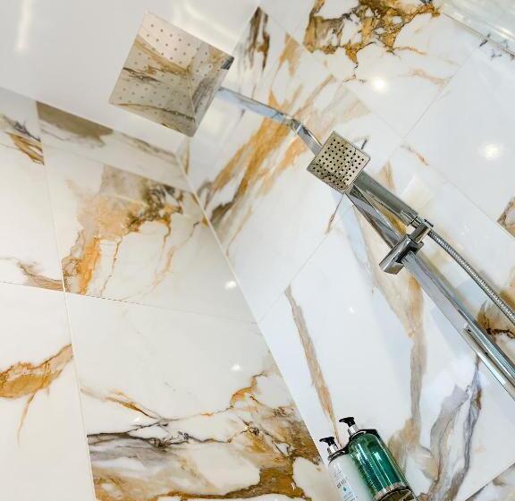 اتاق لوکس با تخت بزرگ, 46 Ashfield Rd, Altrincham