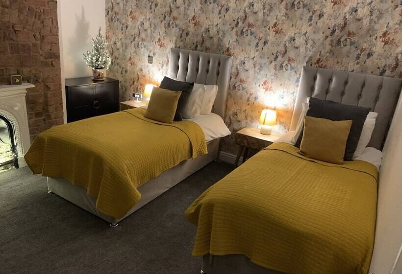 استودیوی لوکس, 46 Ashfield Rd, Altrincham