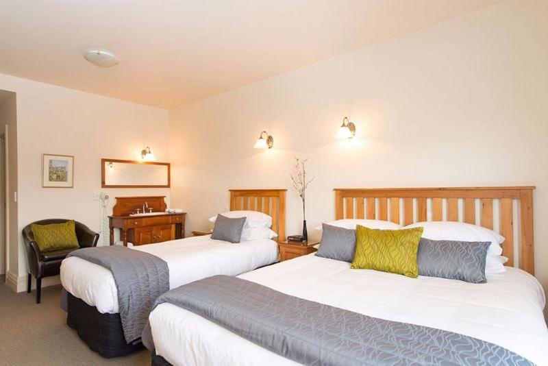 Семейный Номер, The Grand Hotel & Bar   Akaroa