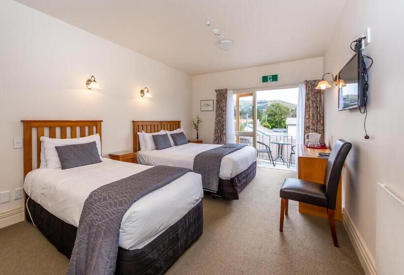 家庭间, The Grand Hotel & Bar   Akaroa