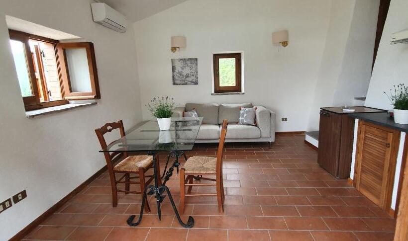 1 Bedroom Apartment Lake View, Poloturisticoumbria Rustico Con Piscina Vista Lago