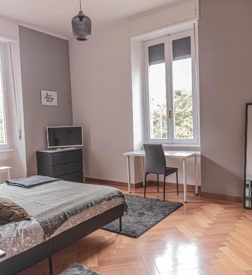 اتاق استاندارد با تخت بزرگ, Room Gatsby  Your Space With Garden In The City Center