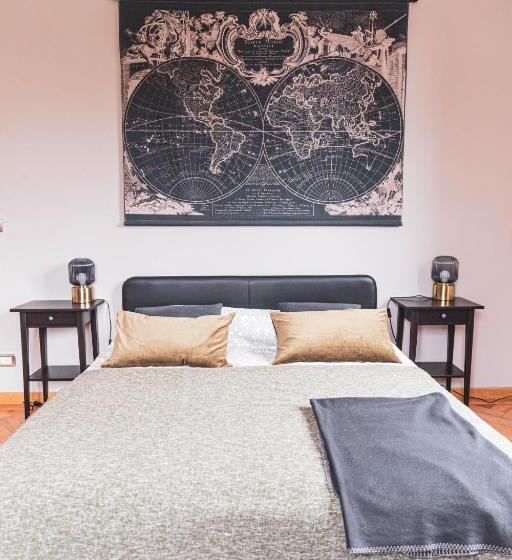 اتاق استاندارد با تخت بزرگ, Room Gatsby  Your Space With Garden In The City Center