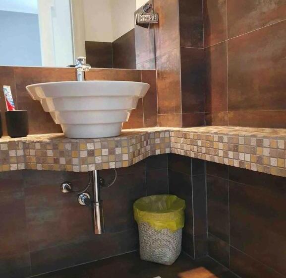 اتاق استاندارد با بالکن, Room Gatsby  Your Space With Garden In The City Center
