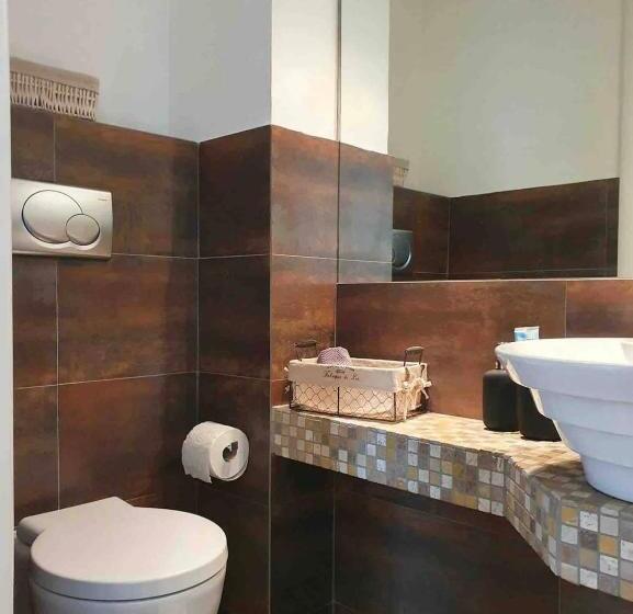اتاق استاندارد با بالکن, Room Gatsby  Your Space With Garden In The City Center