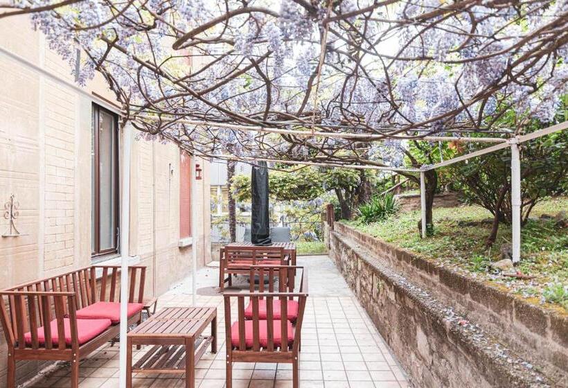 اتاق استاندارد با بالکن, Room Gatsby  Your Space With Garden In The City Center