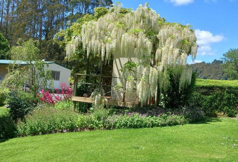 Номер Стандарт Вид на Сад, Aramatai Gardens
