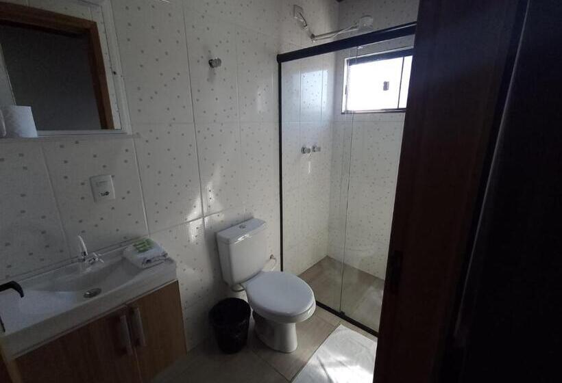 Quarto Familiar Deluxe, Rof