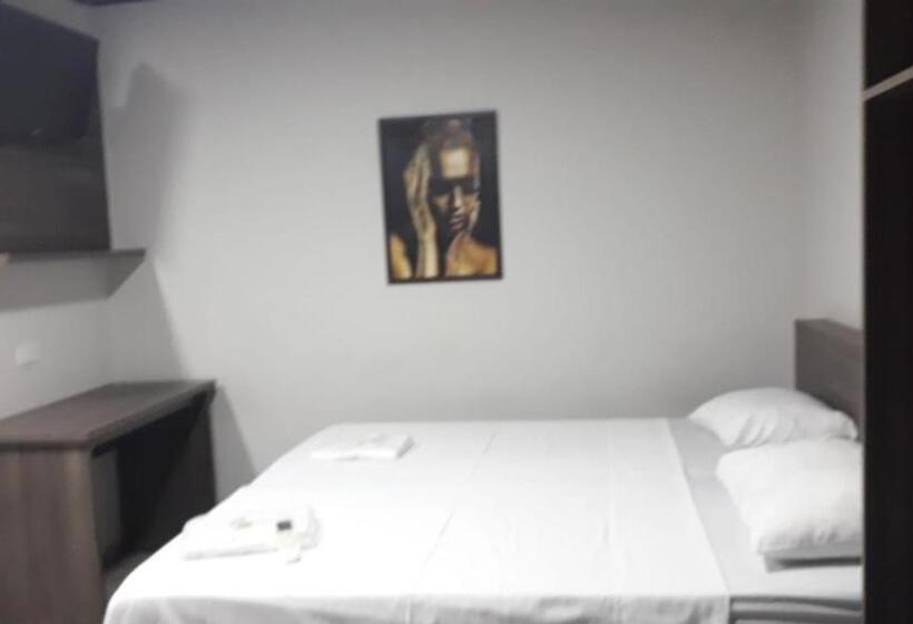 Quarto Familiar Deluxe, Rof