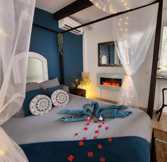 Номер Стандарт с Гидромассажем, A L Orée Des Pins   Gite Et Spa De 30 M2  Home Cinéma Et Massage En Sup