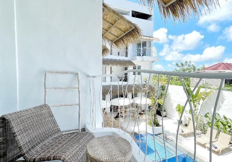 Quarto Deluxe Vista Piscina, Khaiyyara Jimbaran Bali