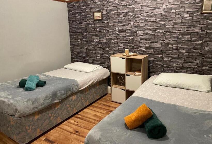 اتاق استاندارد با سرویس بهداشتی مشترک, Bright Apartments