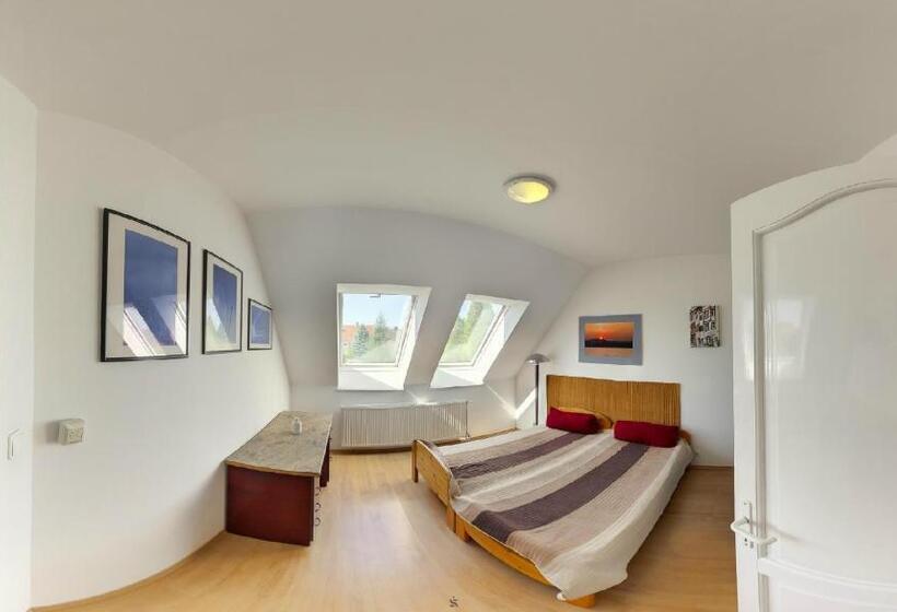 اتاق استاندارد, Highway House