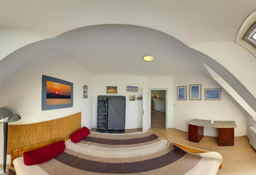 اتاق استاندارد, Highway House