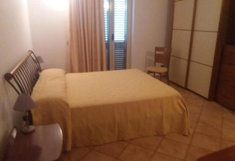 اتاق استاندارد با بالکن, Arco Fiorito