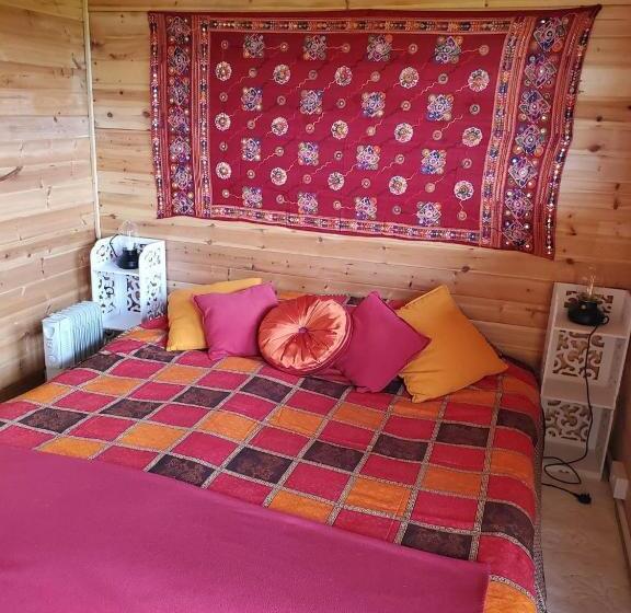 Номер Стандарт Вид на Сад, Healing Waters Sanctuary For Exclusive Private Hire And Self Catering Board, Vegetarian, Alcohol & W