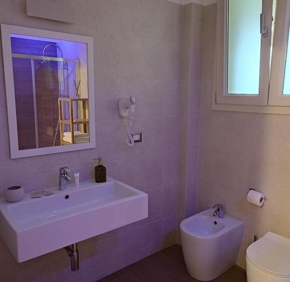小型套房, Lux Suite