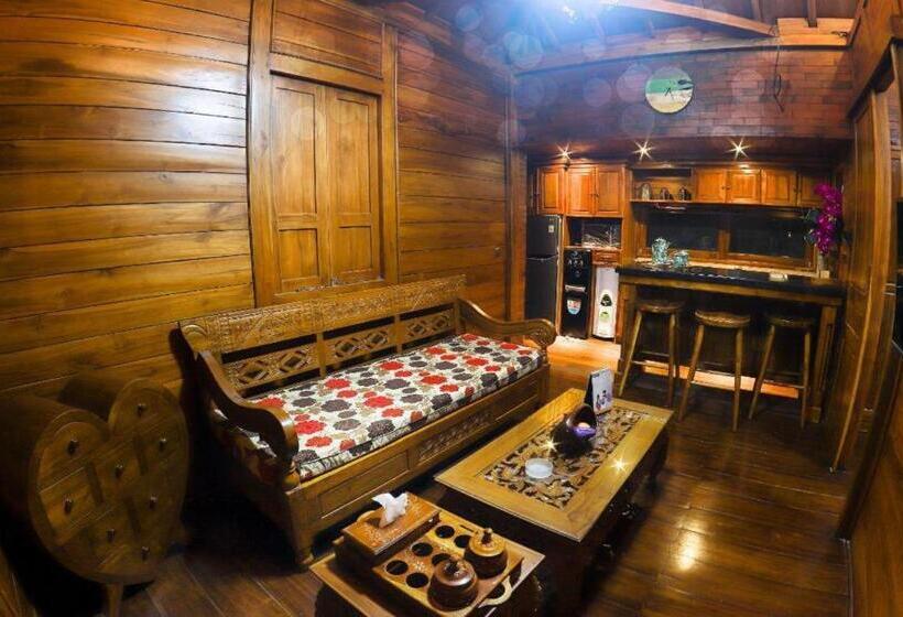 Люкс Кровать Кинг, Joglo Jawa Jepara