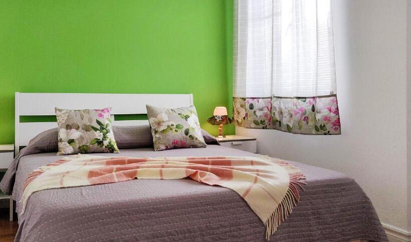 Номер Стандарт Вид на Сад, Rainbow Guest House