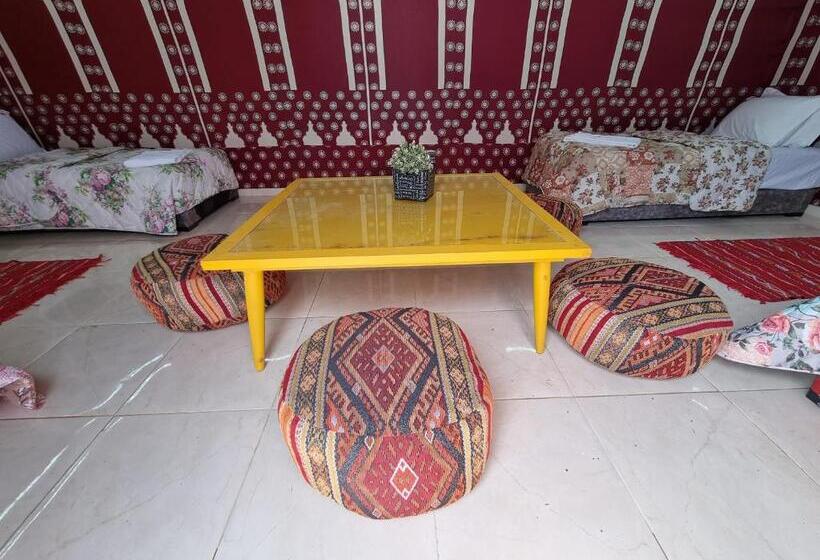 چادر با خدمات رفاهی استاندارد, Wow