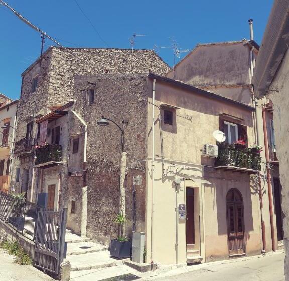 اتاق لوکس با تخت بزرگ, Guest House Piana Degli Albanesi