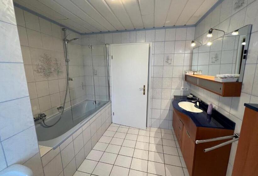 Апартаменты Пентхаус 1 Спальня, The Little Britain Inn Themed Hotel One Of A Kind In Europe