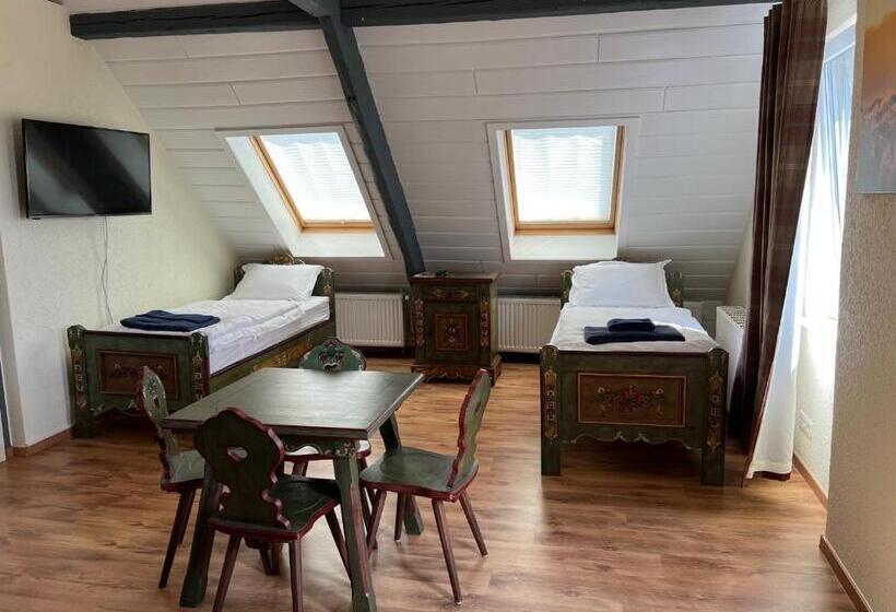 Апартаменты Пентхаус 1 Спальня, The Little Britain Inn Themed Hotel One Of A Kind In Europe