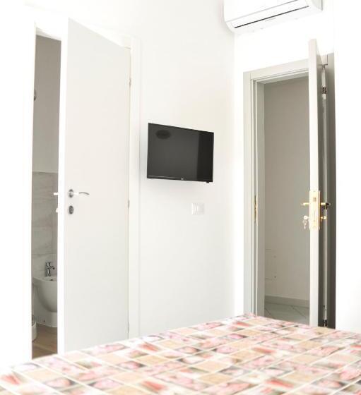 اتاق استاندارد سه نفره, Butterfly B&b