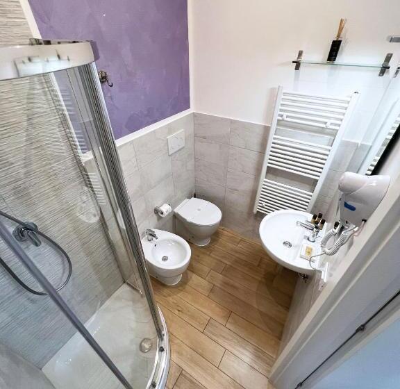 اتاق استاندارد سه نفره, Butterfly B&b
