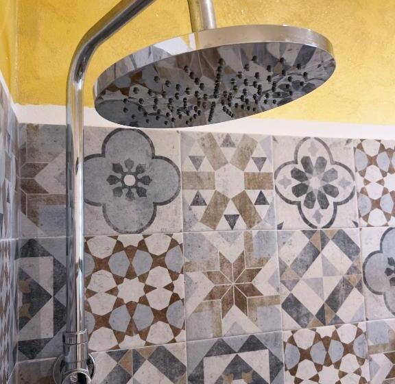 اتاق استاندارد چهار تخته, Butterfly B&b