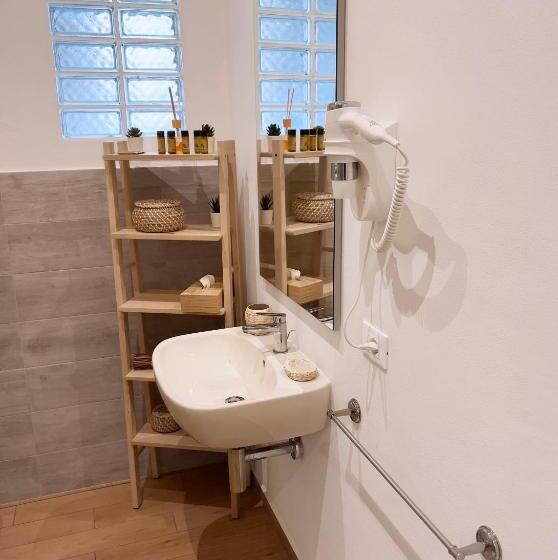 اتاق استاندارد چهار تخته, Butterfly B&b