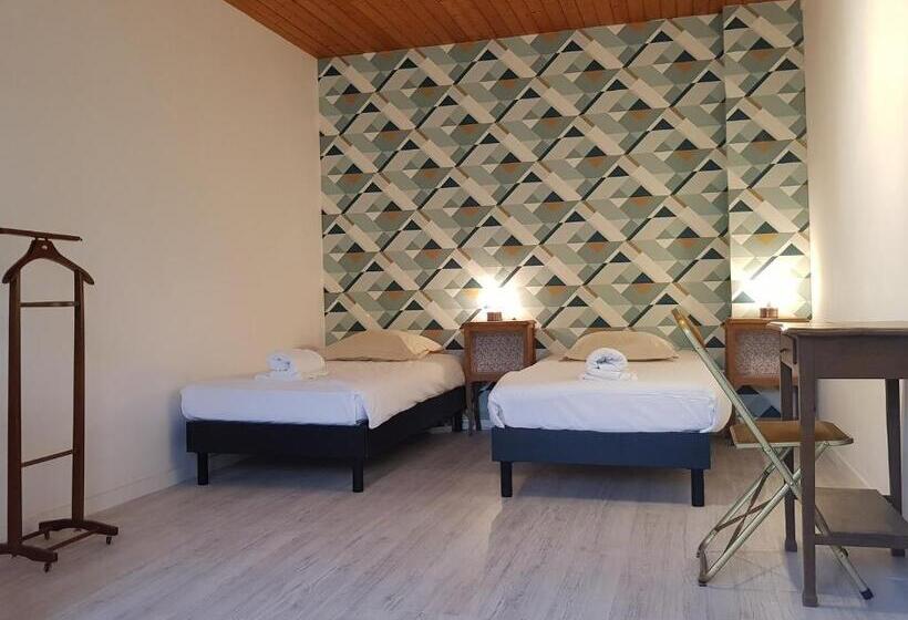 Четырехместный Номер Стандарт Вид на Сад, Domaine De Pelouaille   Chambre D Hôtes