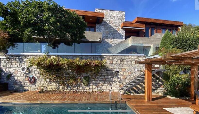 2 Bedrooms Apartment Mountain View, Family Suite With Garden And Amaizing View To Lugano