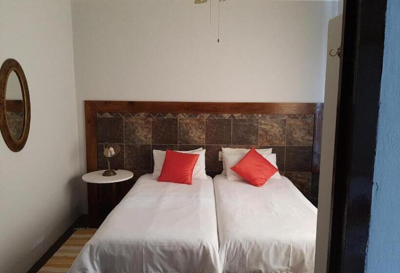 اتاق استاندارد, Flight Inn