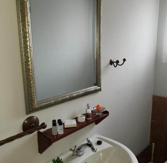 اتاق استاندارد, Flight Inn