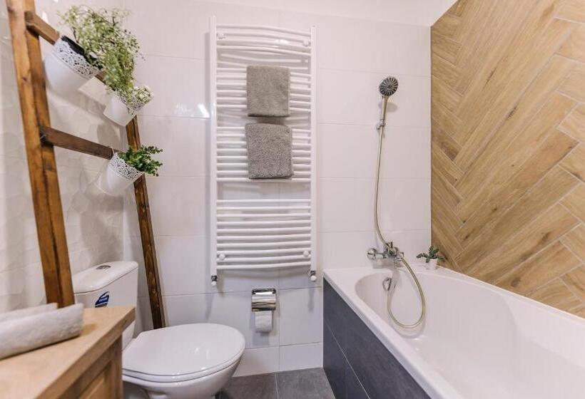 Семейный Номер, Nádas Center Home Badacsony