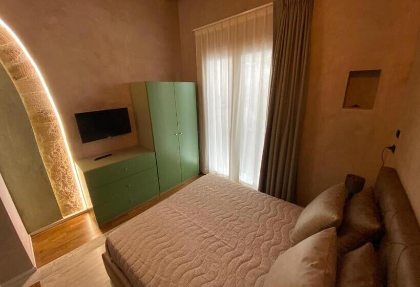 سوئیت جونیور با تراس, Il Cortile Di Elen