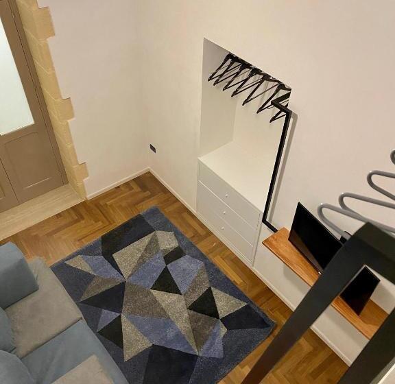 سوییت جونیور, Il Cortile Di Elen