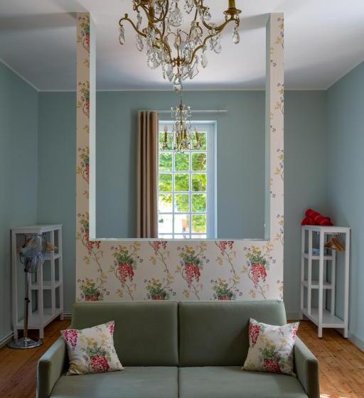 Escritório Standard Vista Jardim, Château Destinée